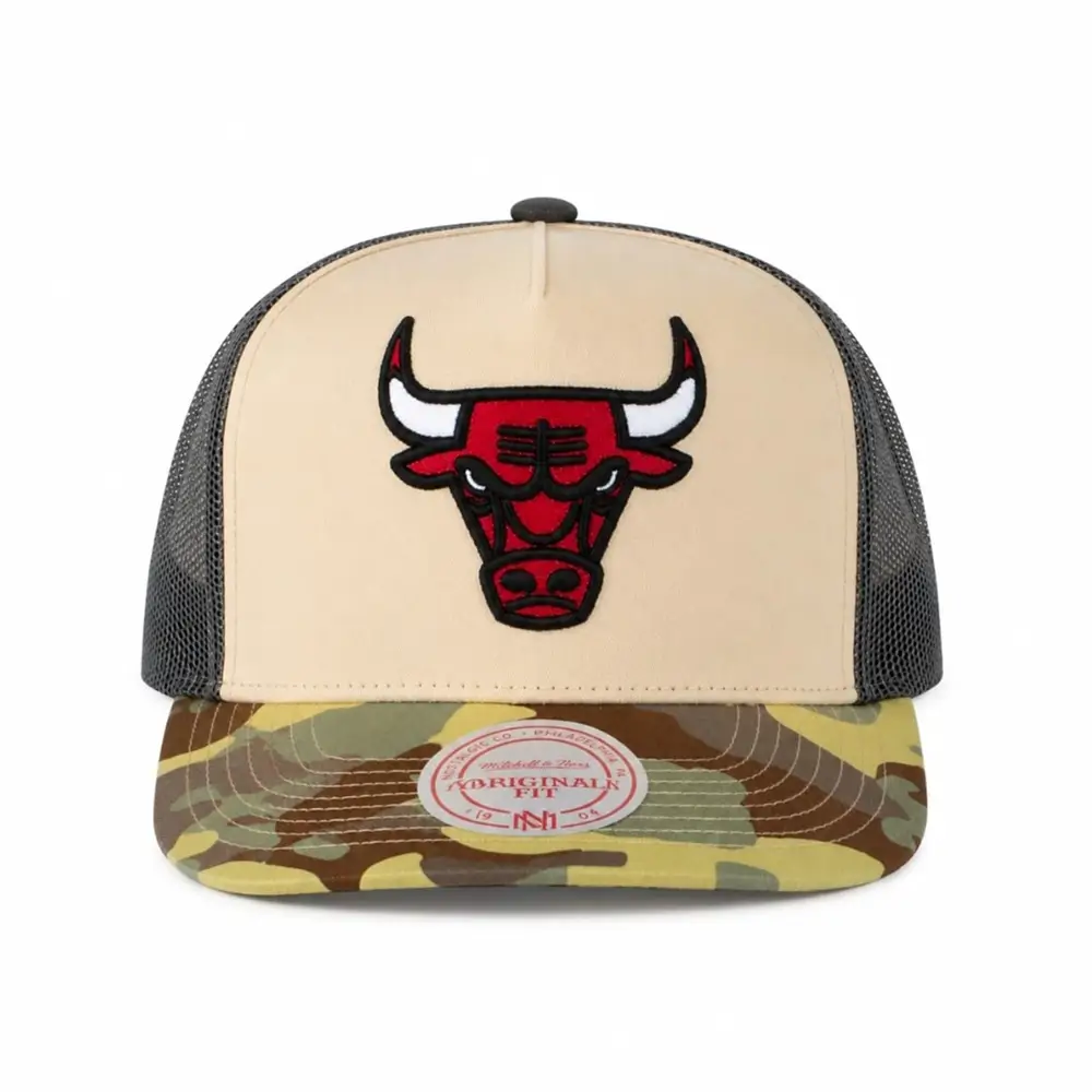Mitchell & Ness Chicago Bulls trucker snapback-front view