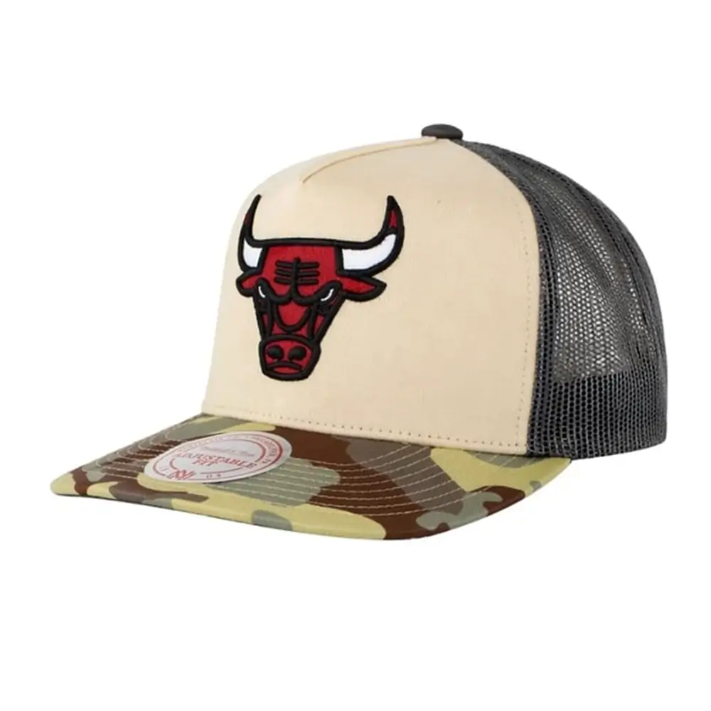 Mitchell & Ness Chicago Bulls trucker snapback-side view